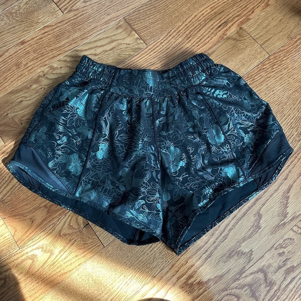 Lululemon hotty hot short